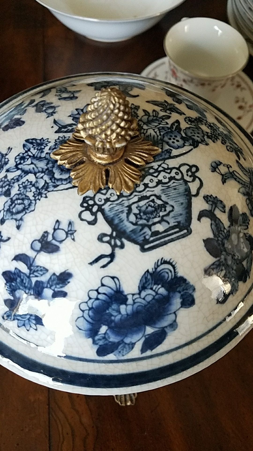 Porcelain jar