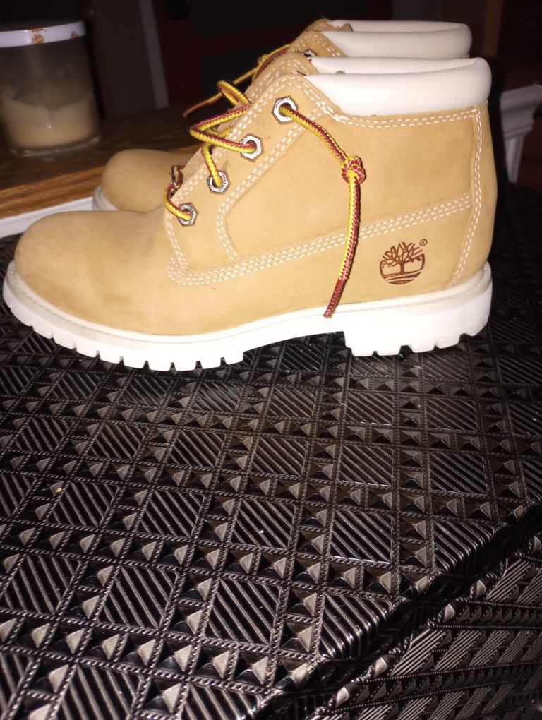 WOMANS TIMBERLAND WORK BOOTS