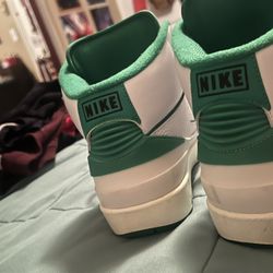 NIKE White and Green