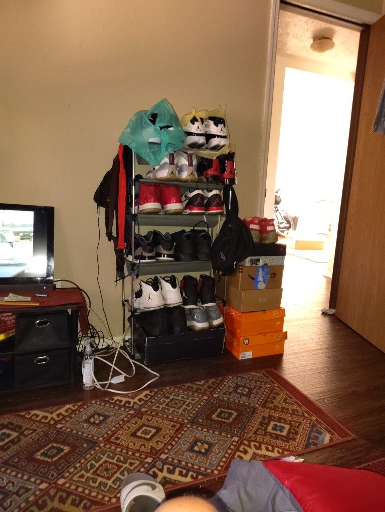 Lotta Jordans 16 Or So