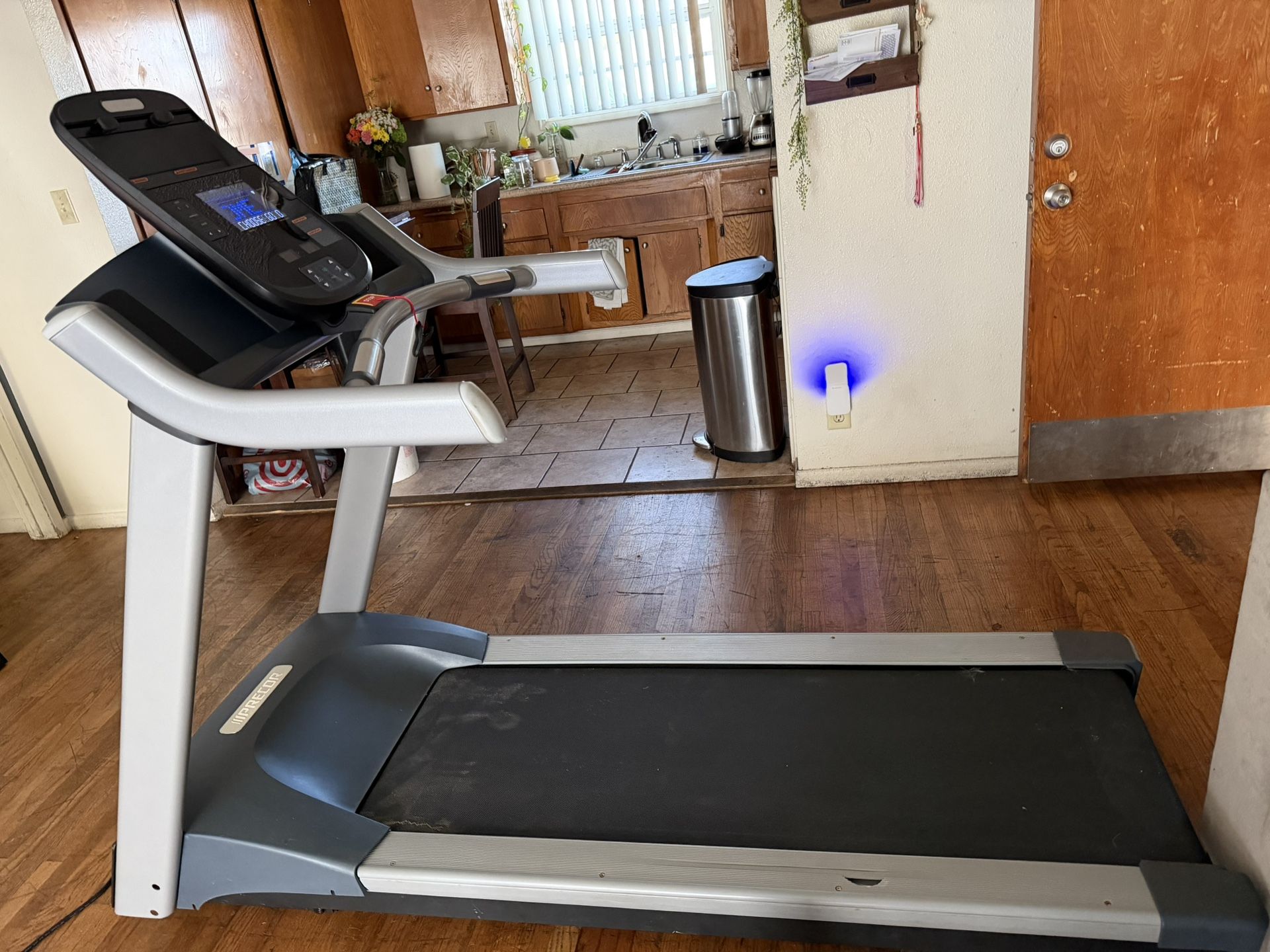Precor 223i Treadmill 