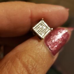 14kt   1/4ct Diamonds SINGLE EARRING screw backs