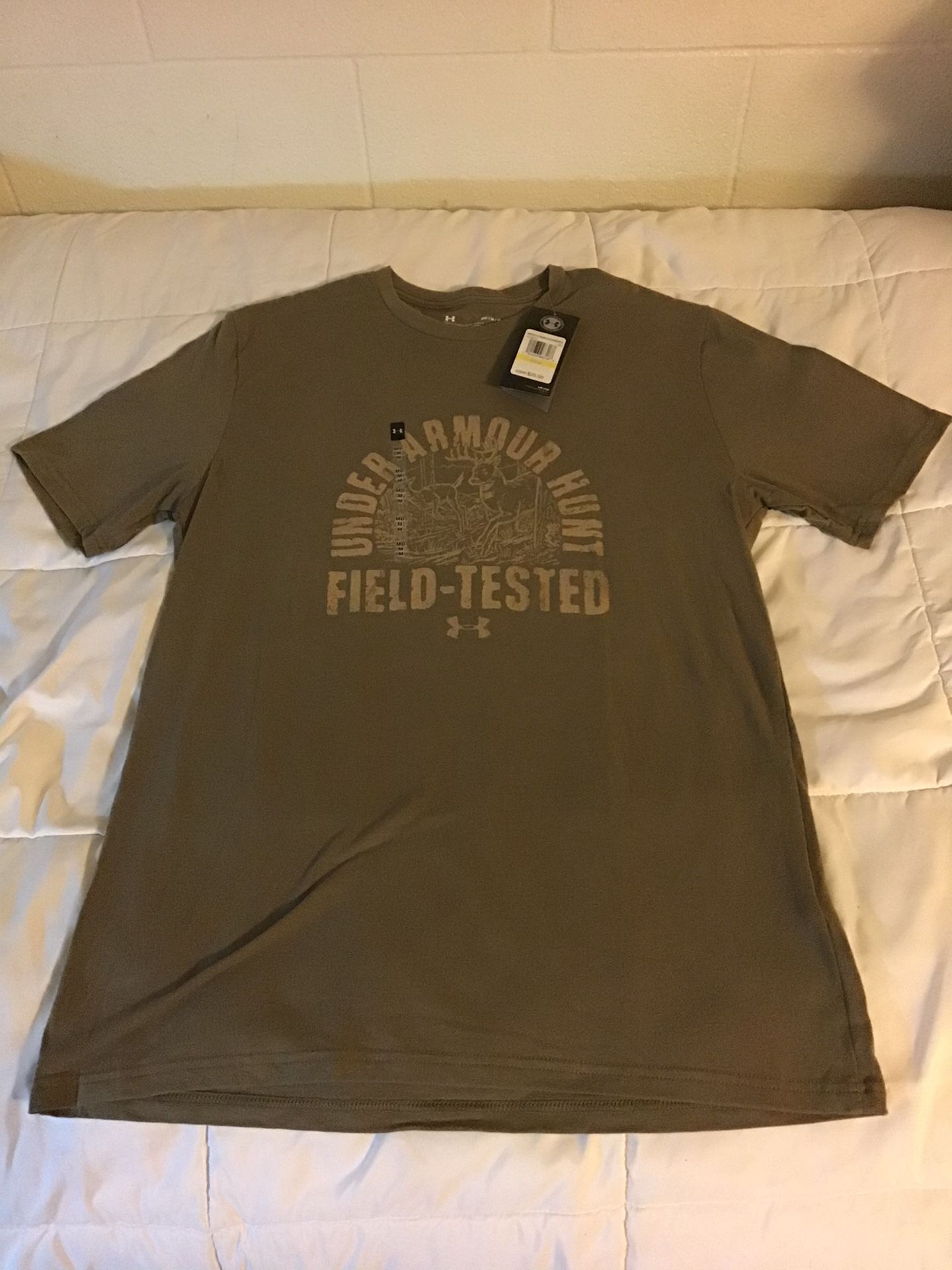 Under Armour Field Tested Deer Mens Black Short Sleeve T-Shirt Medium