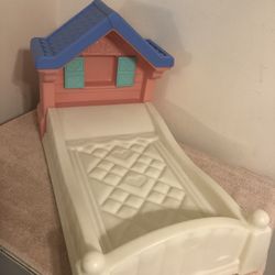 Little tikes doll store bed with drawer