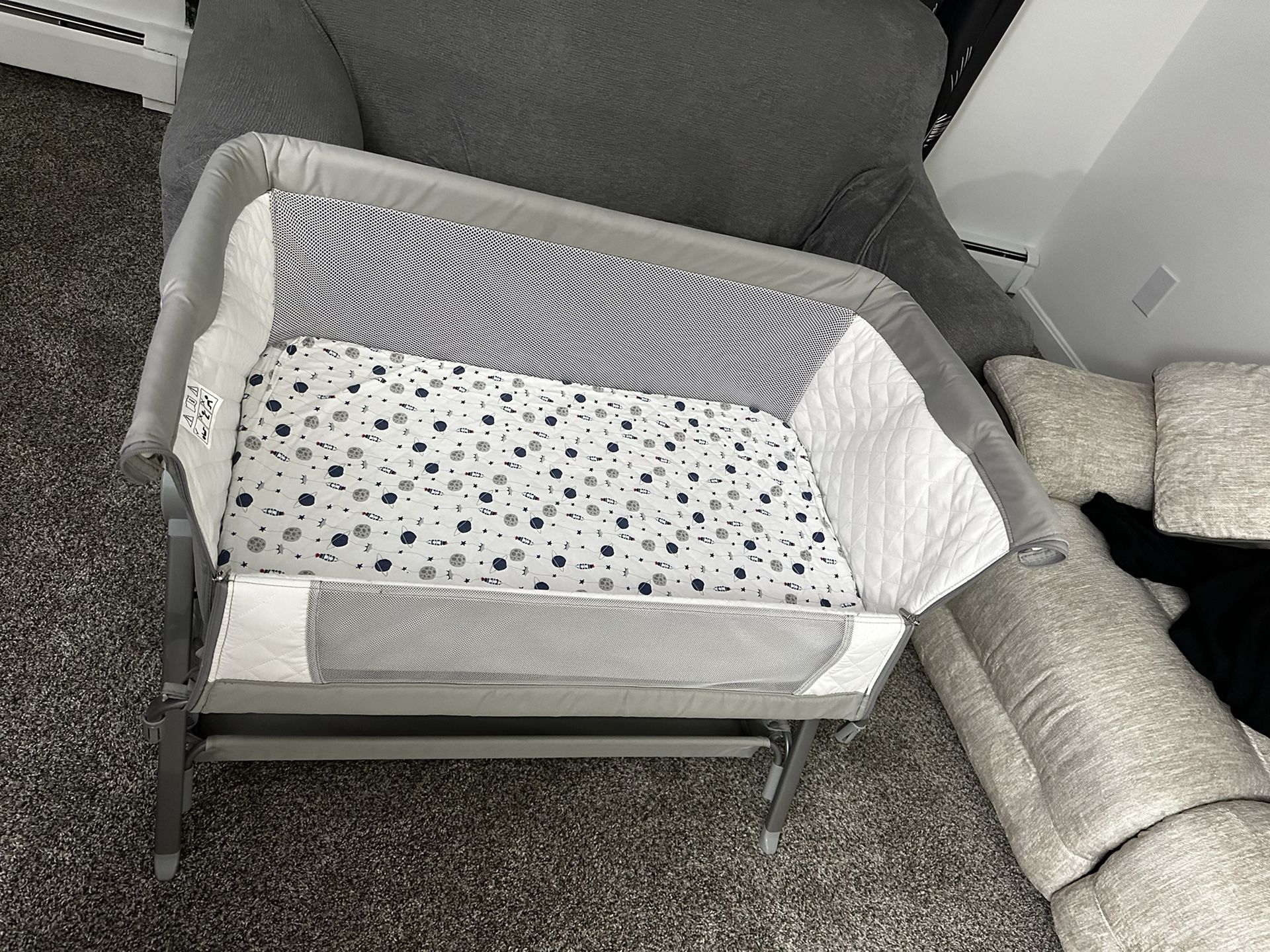Baby Bassinet (bedside)