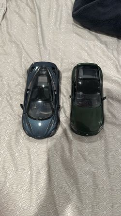 2 1/24 Scale Diecast Model Cars