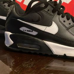 Girls  🤩Nike Air Max~Pro!! 🤍💗💗like New!!