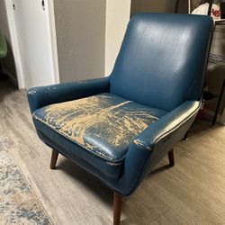 Mid Century Faux Leather Lounge Chair 