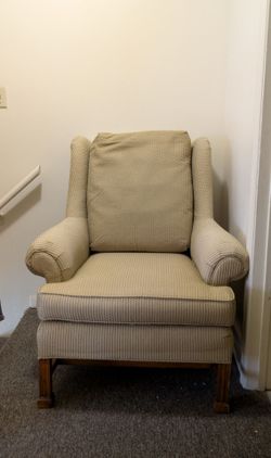Pristine Vintage Textured Wingback Accent Chair – Neutral Cream/Beige