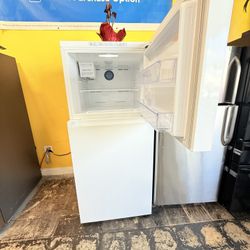 Apartment Size Refrigerator 