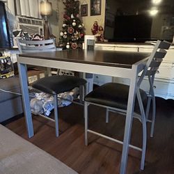 4 Chairs Small Table 