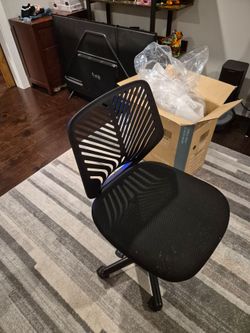 Black Mesh Office Chair No Armrests