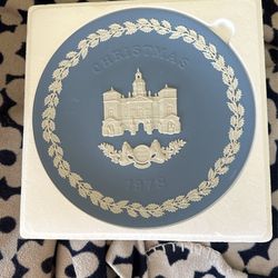 Wedgewood Christmas Plates In Original Boxes