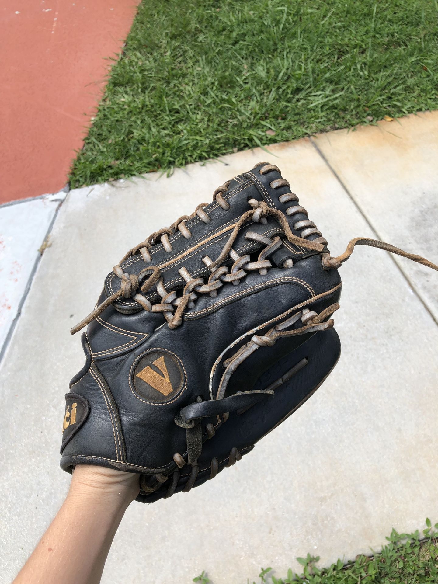 Softball glove