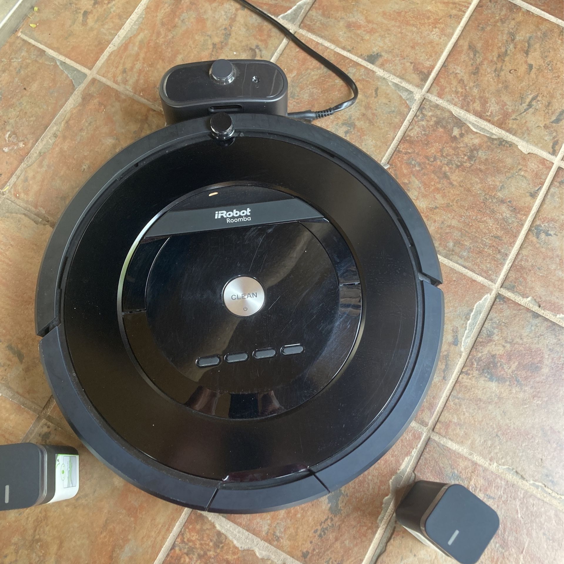 IRobot Romba Model 805 Very Good Condition Nice And Clean. Used A Couple Times