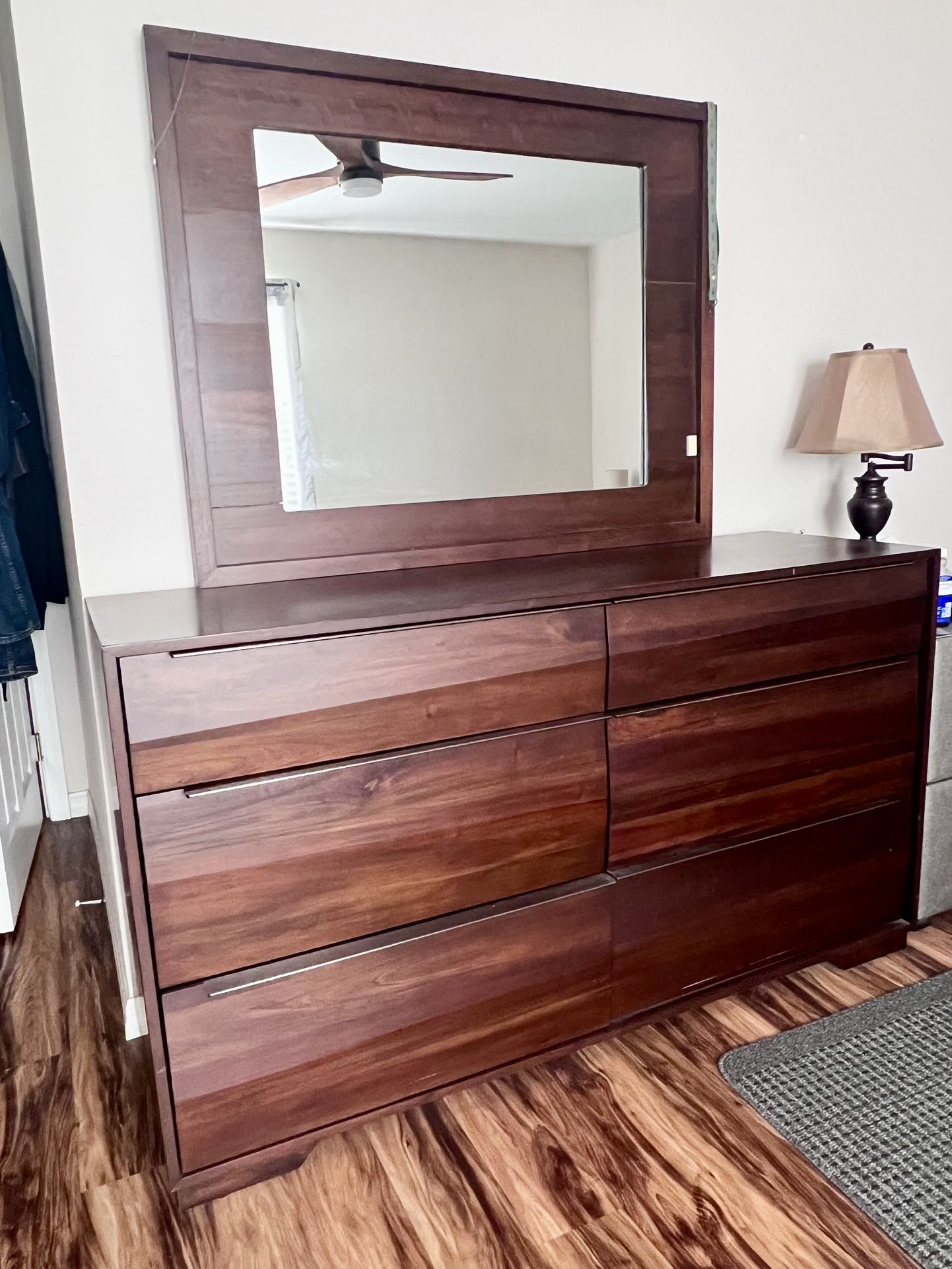 Bedroom Set, Queen Bedframe, Drawer Mirror