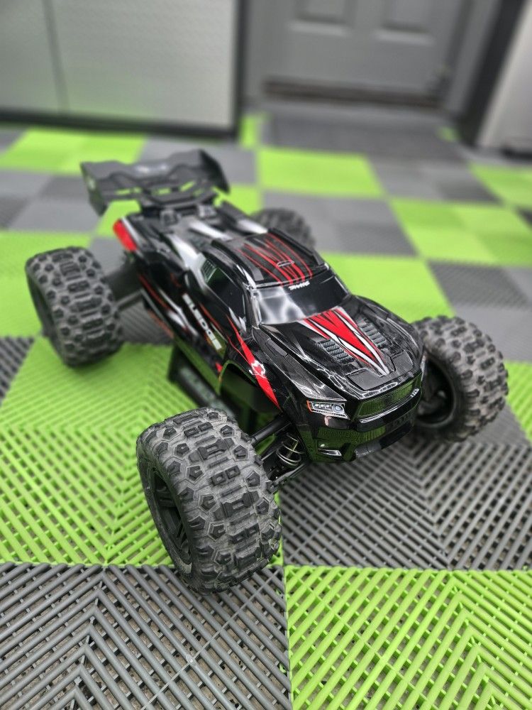 Traxxas Sledge. Mint Condition Lots Of Aftermarket Upgrades!