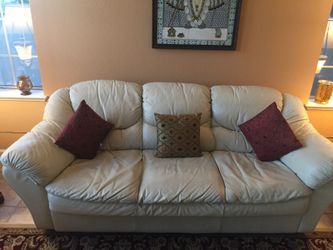 Well maintained top-grain leather for sale at great price! Pillows included
