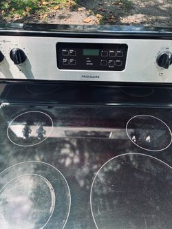 Frigidaire Electric Glass Top Range – Fully Working