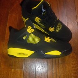 Air Jordan 4s Size 9.5 