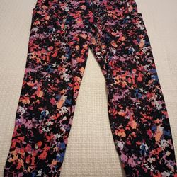 Flowered Cropped Workout, Fitness Pants Size Large 