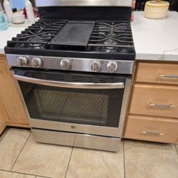 30 in. 5.0 cu. ft. Freestanding Gas Range in Stainless Steel with Griddle