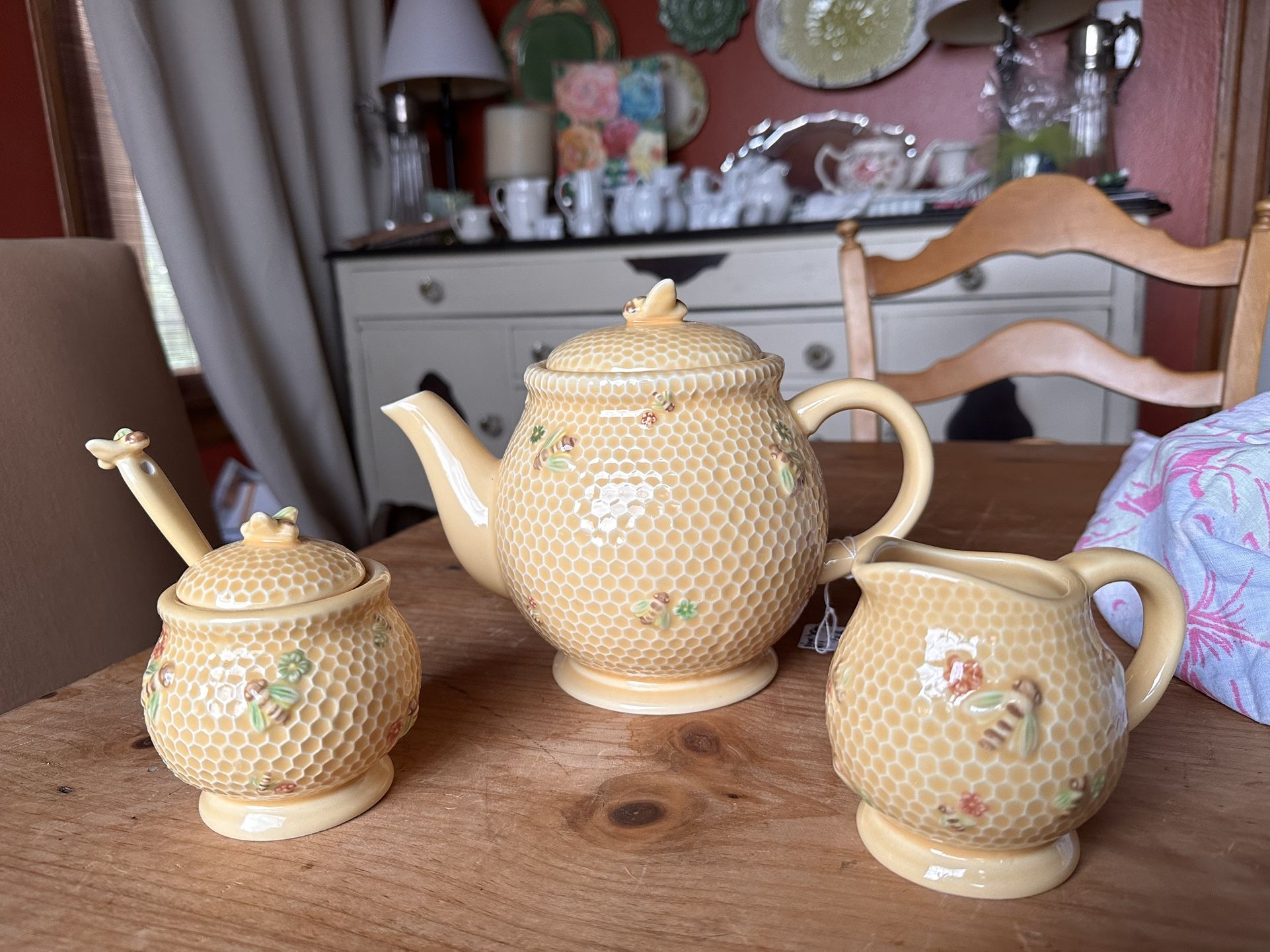 Williams Sonoma 3-piece Honeycomb Bee Tea Set