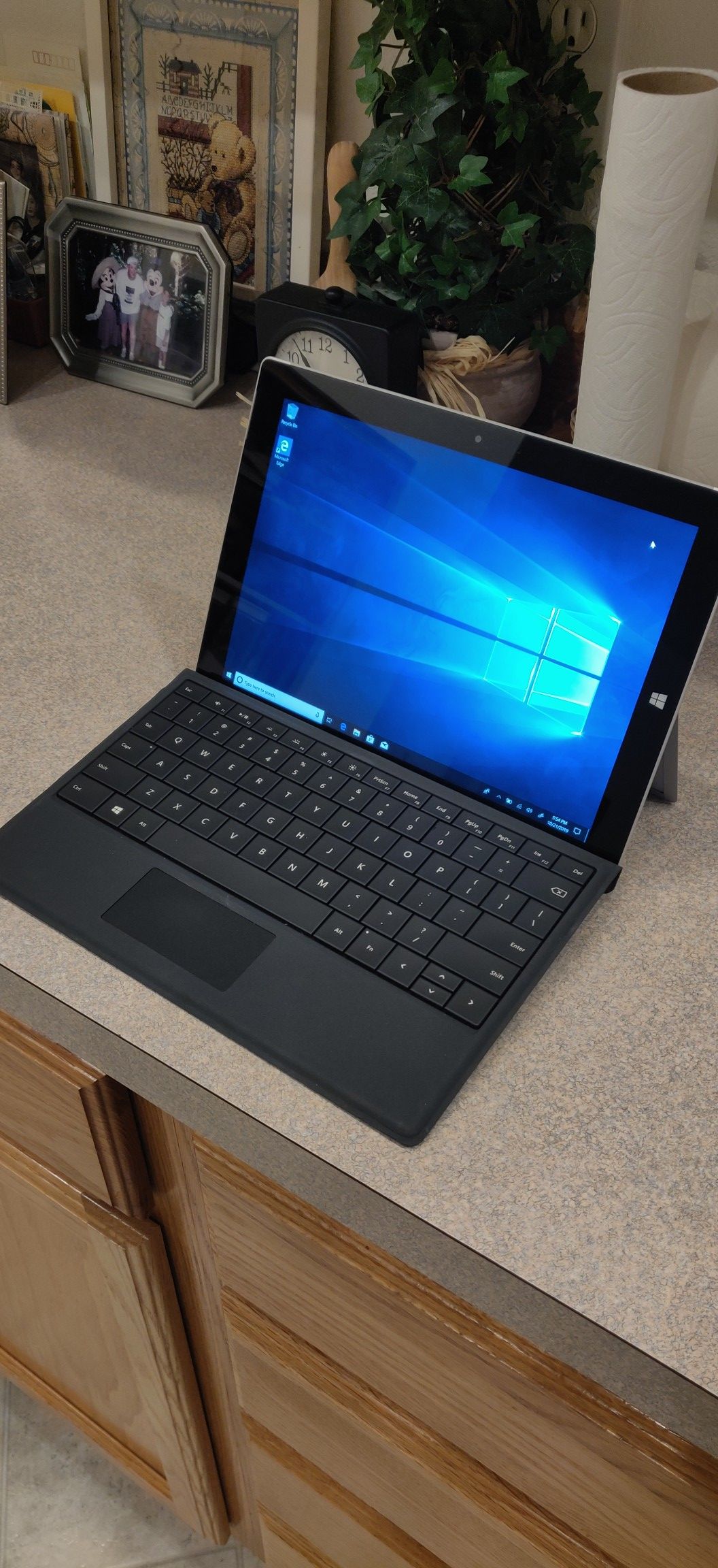 Windows Surface 3 Tablet WITH keyboard and headset