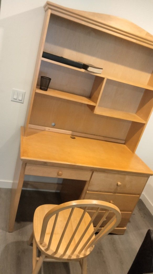 Beautiful Desk With Removable Hutch and Chair
