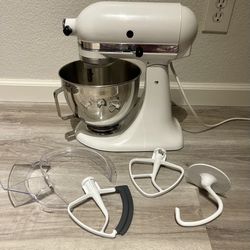 KitchenAid Classic White 4.5qt Stand Mixer 10 Speeds Flex Edge Beater, Flat Beater, Dough Hook, And Splash Guard