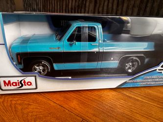 Maisto 1/18 c10