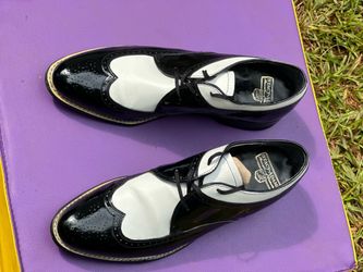 Size 10 Stacy Adams Dayton wingtip oxford shoes featuring a distinctive black and white two-tone design.