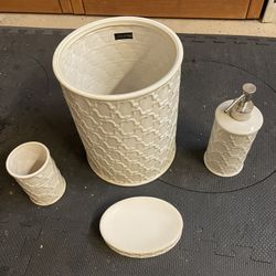 Bathroom Accessory Set