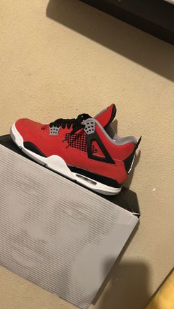Jordan 4 Toro