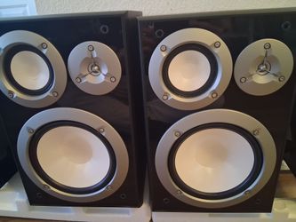 Yamaha Speakers NS-6490 Studio Bookshelf speakers Pair Great Condition