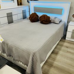 Cama con luces led y plataforma