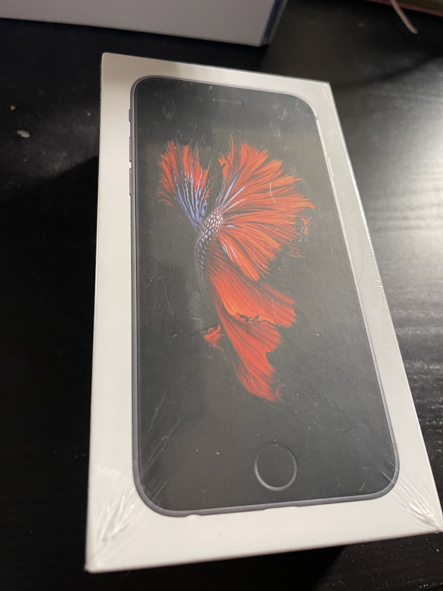 32GB Apple iPhone 6S Space Gray Unlocked With Straight talk Prepaid Sim