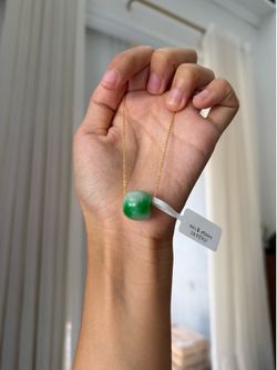NWT Natural Apple Green Grade A Jade Pendant Necklace