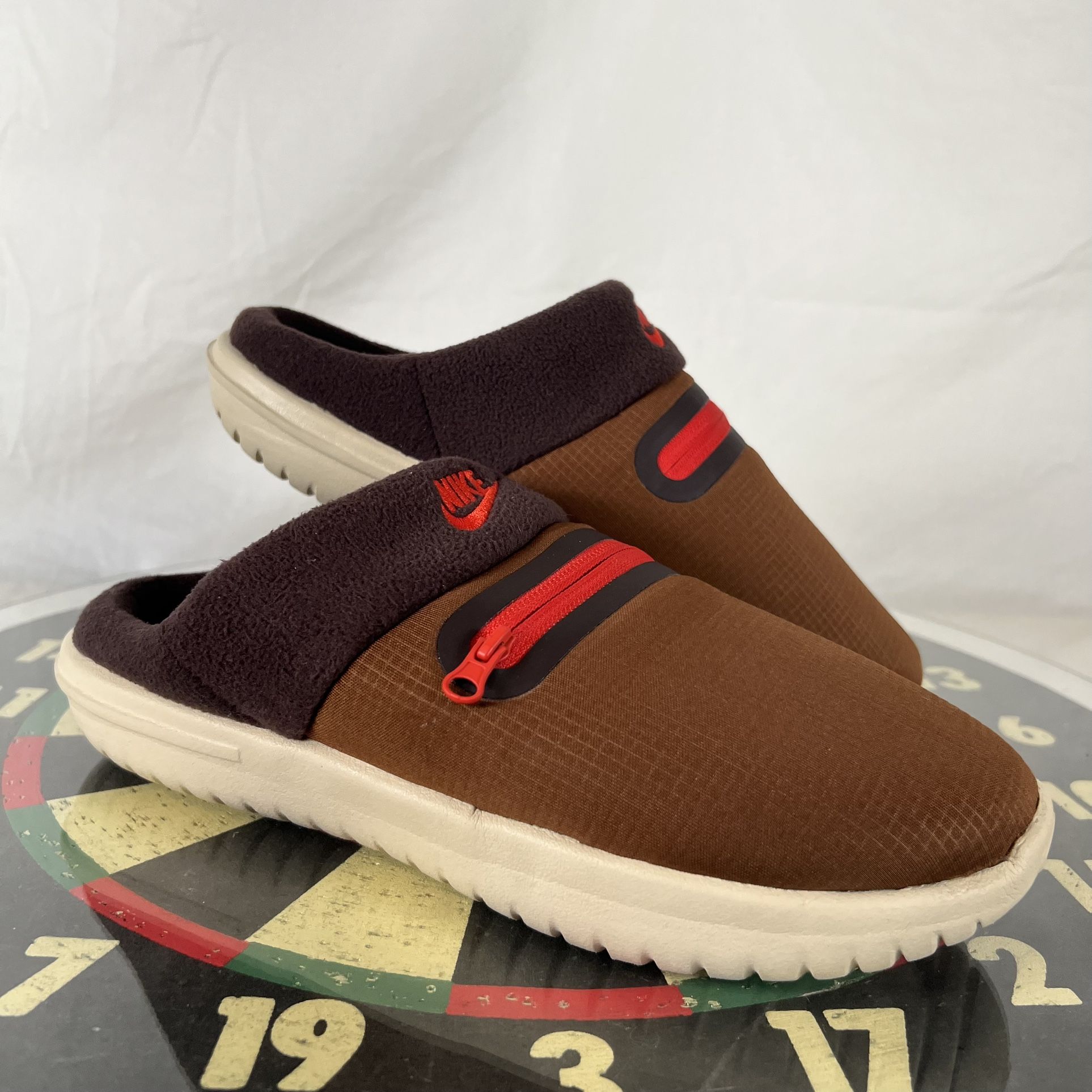 Nike Burrow Slippers With Zipper Pecan/Chili Red/Brown DJ3130-200 Men's Size 8