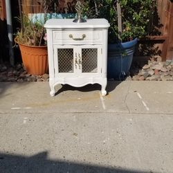 French Provincial Nightstand.     ONLY ONE Measurements on Picture PICKUP ONLY 