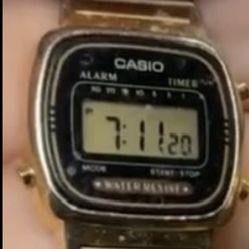 Casio LA670W Model 526 Women's Vintage Gold Tone Alarm Chrnograph Digital Watch