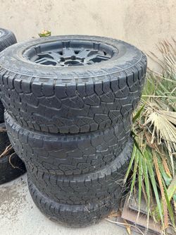 Tires LT285/65R18