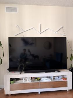Samsung TV 75 inches