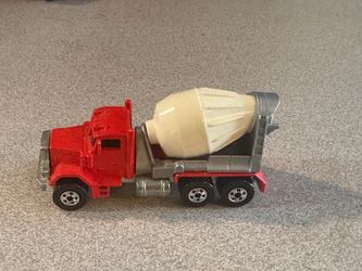 Hot Wheels 1979 Red 1:64 Peterbilt Cement Concrete Mixer Loise Truck Diecast