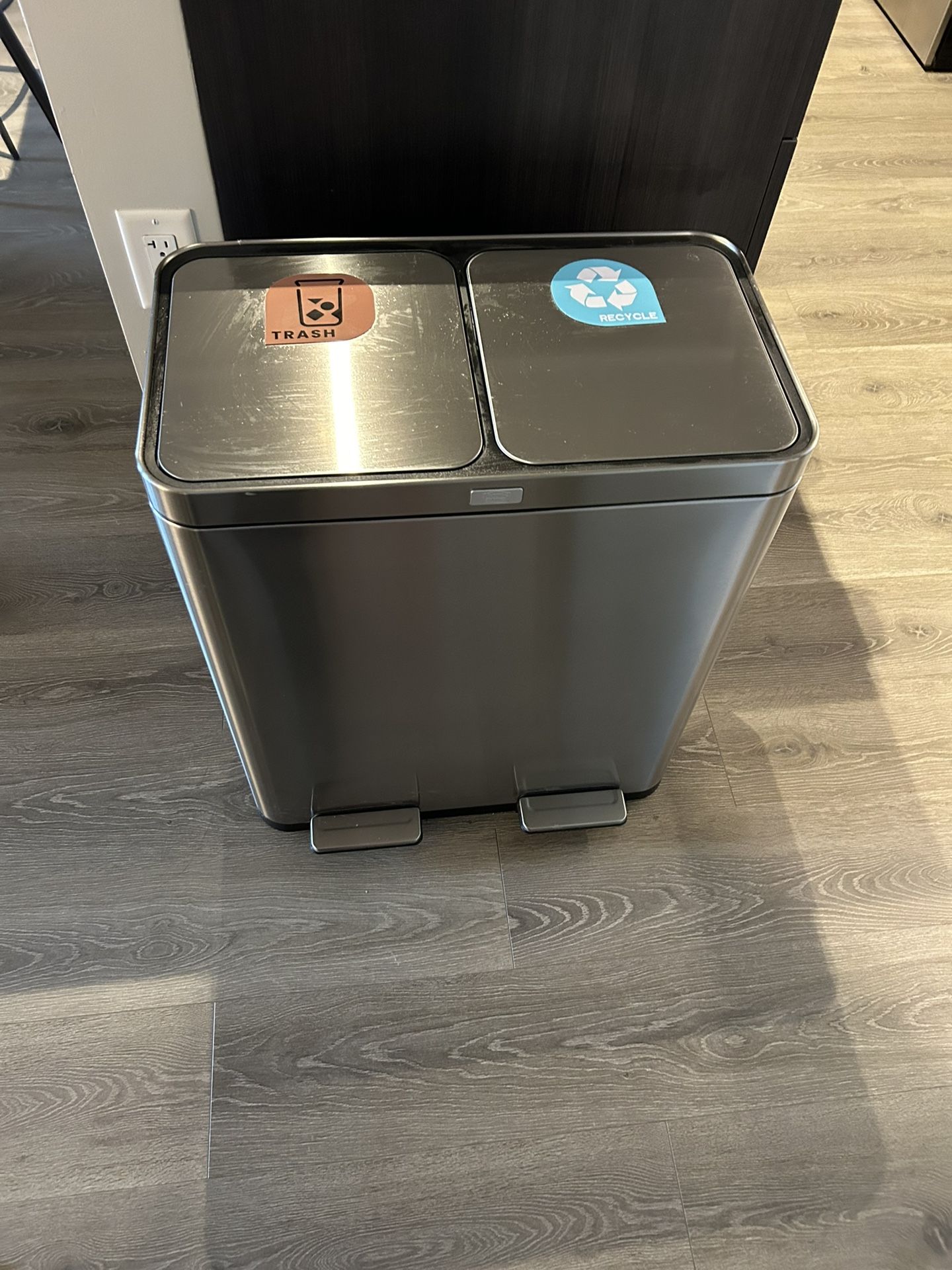 Kitchen Trash Can/Recycling