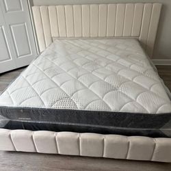 NEW MATTRESS QUEEN SIZE PLUSH WITH BOX SPRING 
