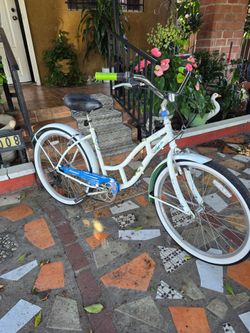 Schwinn Woman's Beach Cruiser 7-Speed