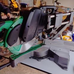 Hitachi C12RSH2 12-inch Dual Bevel Sliding Compound Miter Saw
