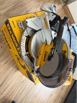 Sierra electrica DEWALT