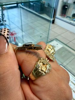 Gold pendant